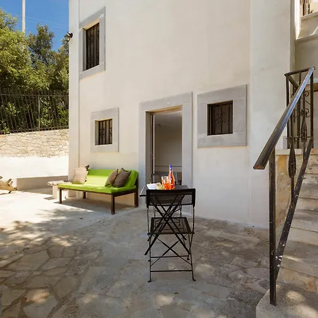 Cri Villa *